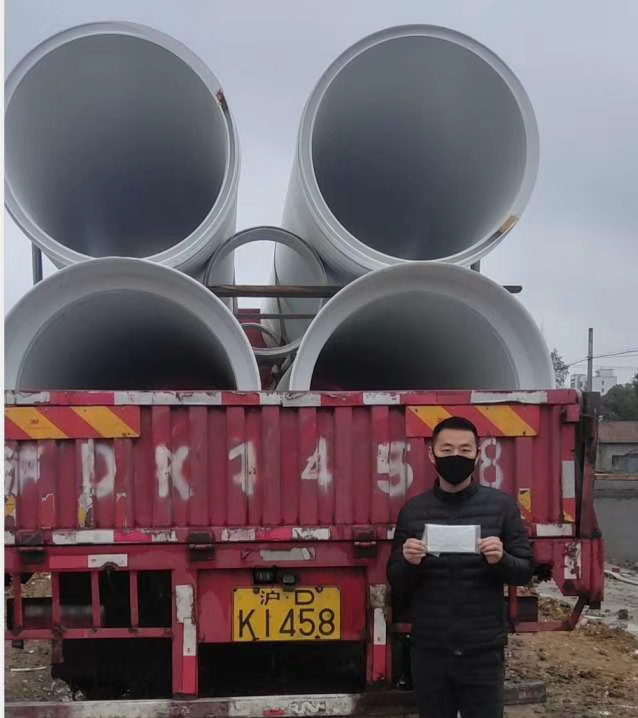 小(xiǎo)小(xiǎo)口罩  隔離(lí)病毒傳遞愛(ài)