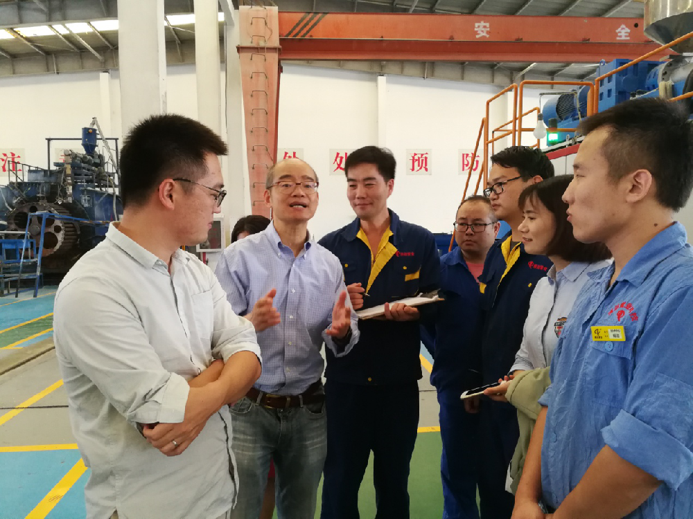 霍尼韋爾中國(guó)區(qū)總裁餘鋒和(hé)精益專家(jiā)張冬老(lǎo)師(shī)莅臨我公司指導交流精益管理(lǐ)工(gōng)作(zuò)